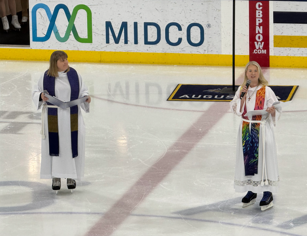 Augustana ice-breaker: Chapel in Midco Arena draws crowd of 230