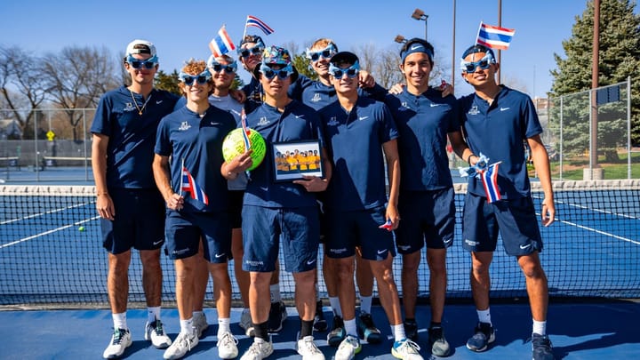 Men’s tennis serves up weekend series split