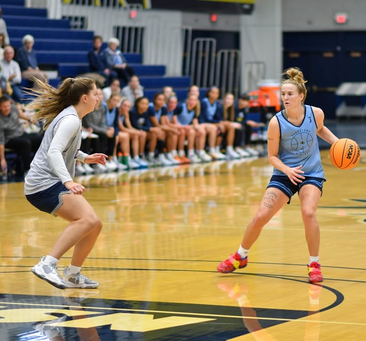 Women’s basketball defeats alumni in first-ever scrimmage